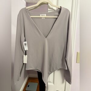 Aritzia Contour V-neck Bodysuit in Opal Grey